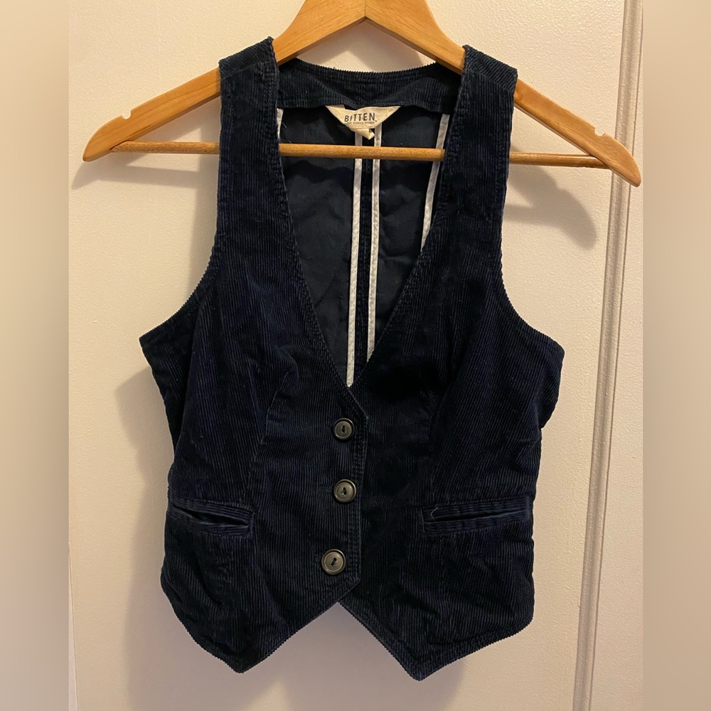Bitten corduroy vest